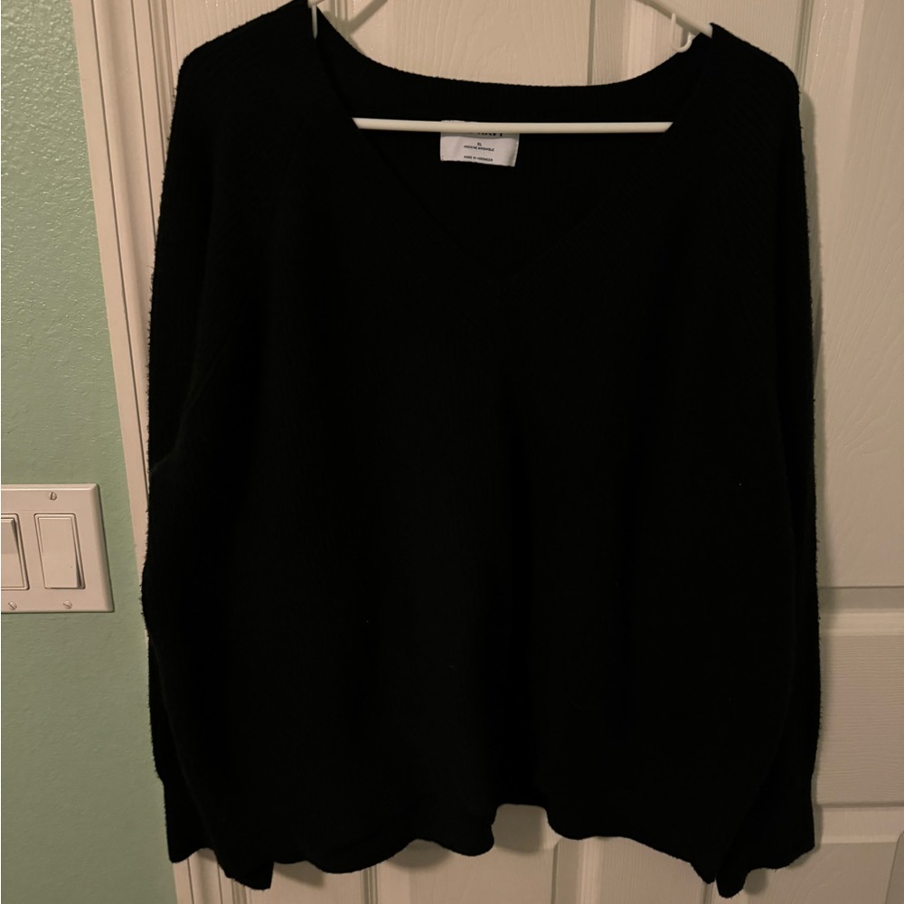 Black crop top Old Navy sweater. XL
